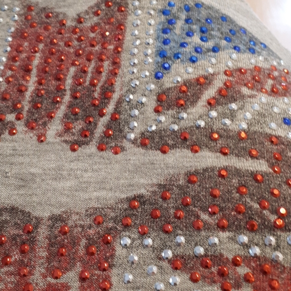 SEDUCTIONS grey, red, blue kiss shaped crop top - Picture 4 of 4